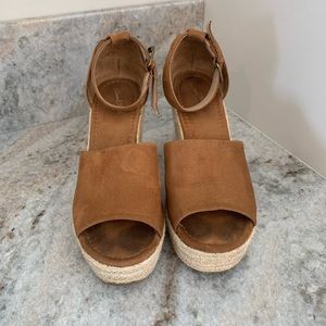 Universal Thread - Wedge Sandals - size 7